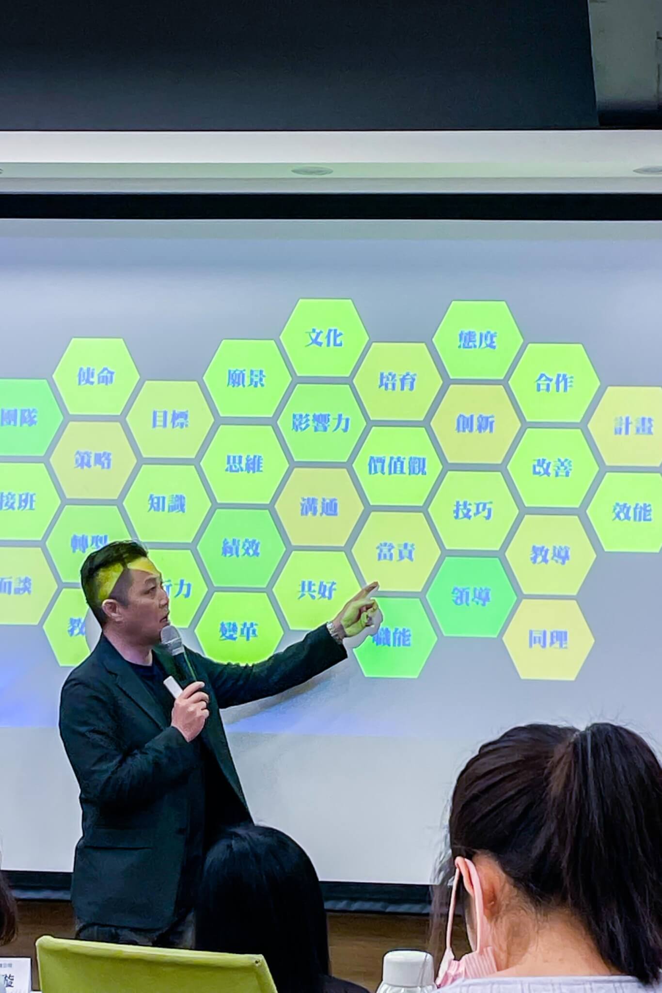 莘承管顧林俊男老師解說如何將企業價值觀落實在組織運作的制度中